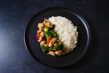 Chicken with garden sauce and rice