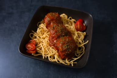Spaghetti with meat in neapolitan sauce
