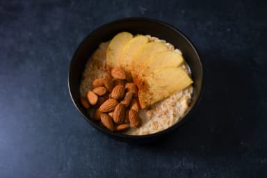 Apple and cinnamon oats